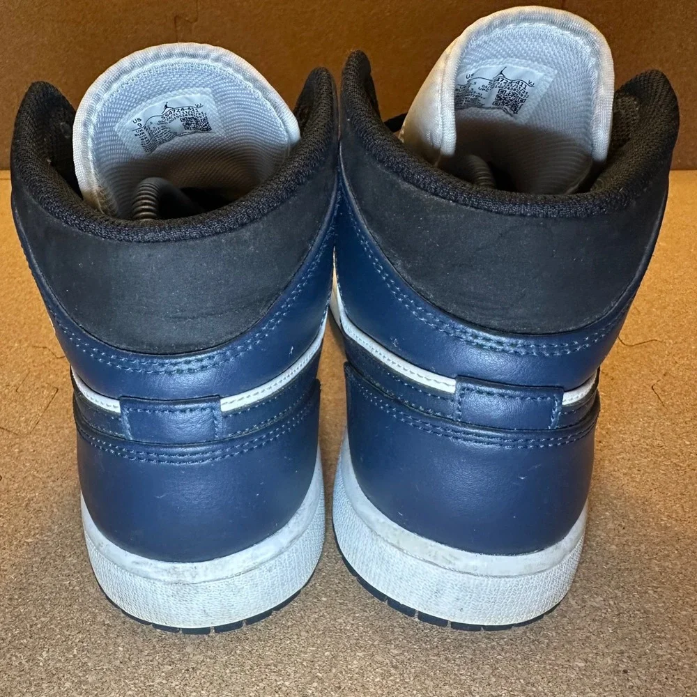 Air Jordan 1 Mid Obsidian White Navy Blue Mens Sneakers 554724-411 Size 9
